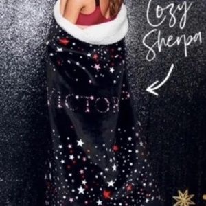 NWT Victoria Secret Sherpa Blanket. Size 50” x 60”